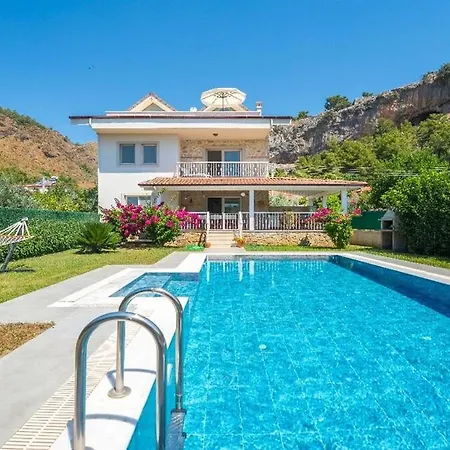 Göcek Te Müstakil Havuzlu Konforlu, Bahçeli özel Müstakil
