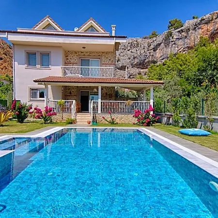 Göcek Te Müstakil Havuzlu Konforlu, Bahçeli özel Müstakil Fethiye
