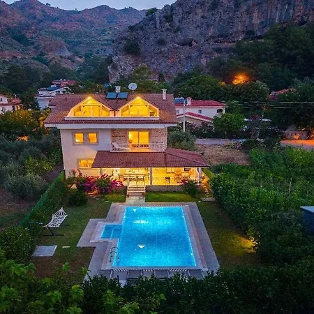 Villa Göcek Te Müstakil Havuzlu Konforlu, Bahçeli özel Müstakil *