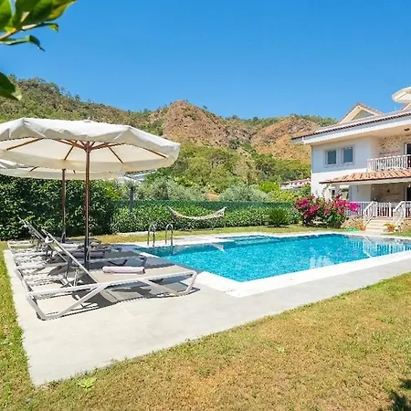 Göcek Te Müstakil Havuzlu Konforlu, Bahçeli özel Müstakil Villa
