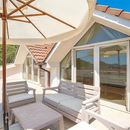 Villa Göcek Te Müstakil Havuzlu Konforlu, Bahçeli özel Müstakil Fethiye